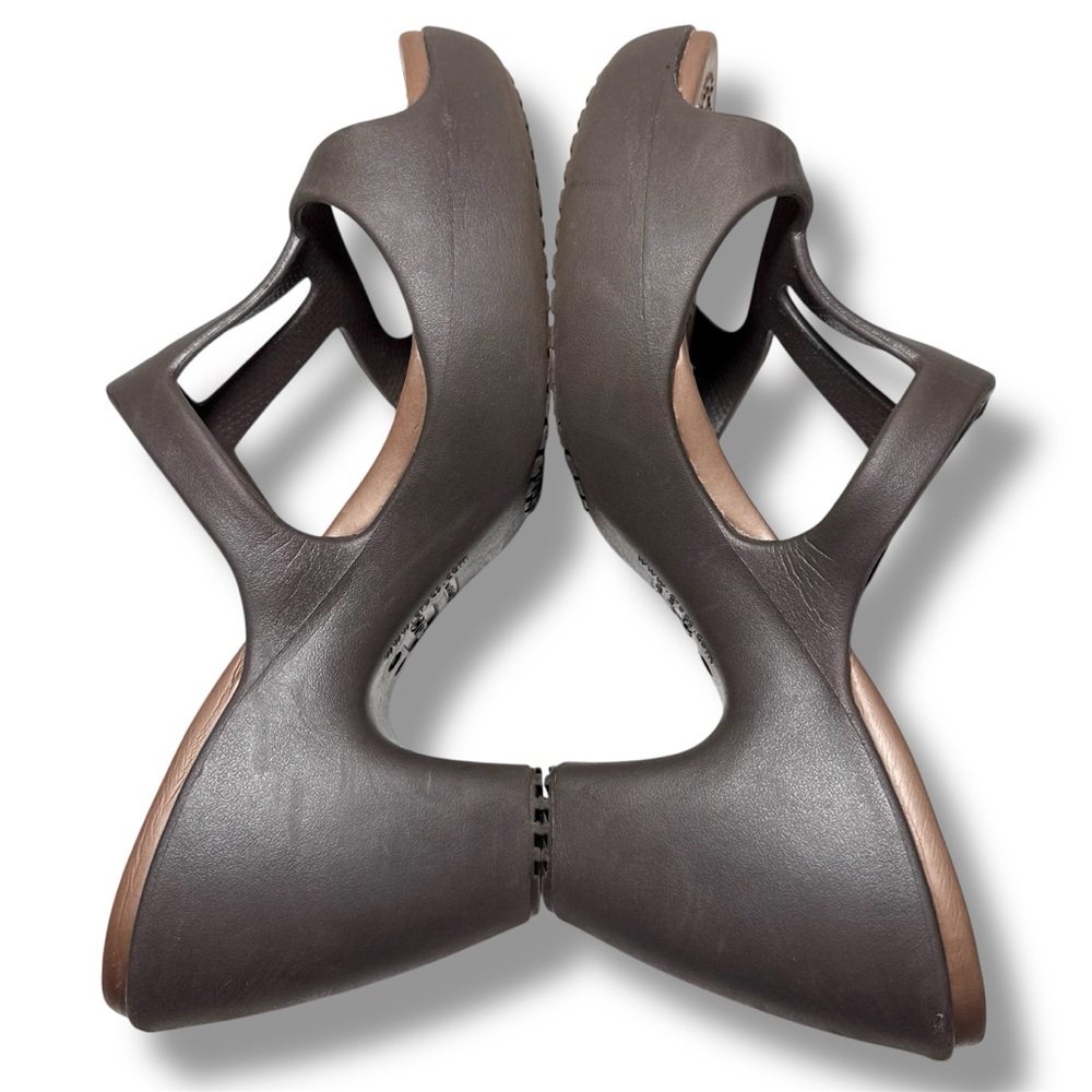 Crocs Cyprus II Sandals in Espresso/Bronze - Picture 4 of 8